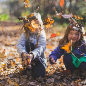 ¿Por qué a mi hijo le cuesta jugar con otros niños?